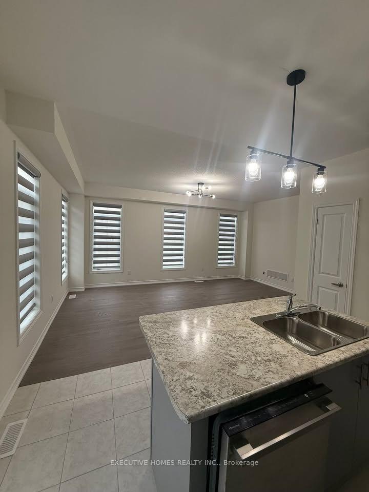 Photo 10 of 1123 Skyridge Boulevard, Pickering, Rural Pickering — HOMEH