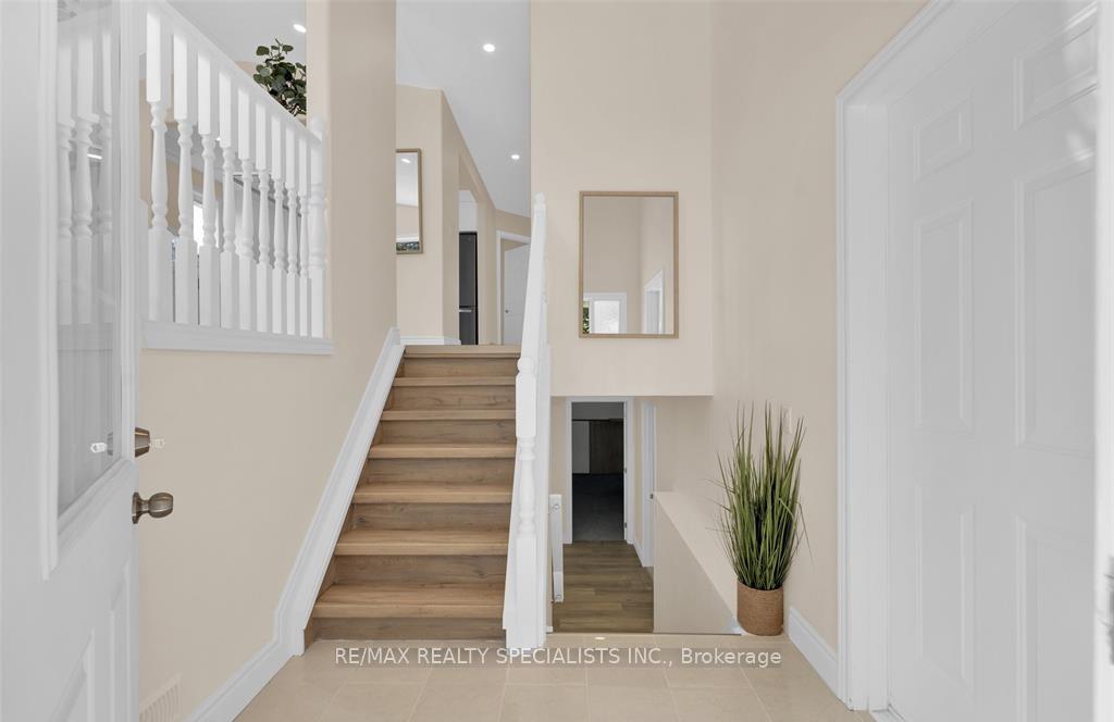 Photo 3 of 3919 Maple Leaf Crescent, Windsor — HOMEH