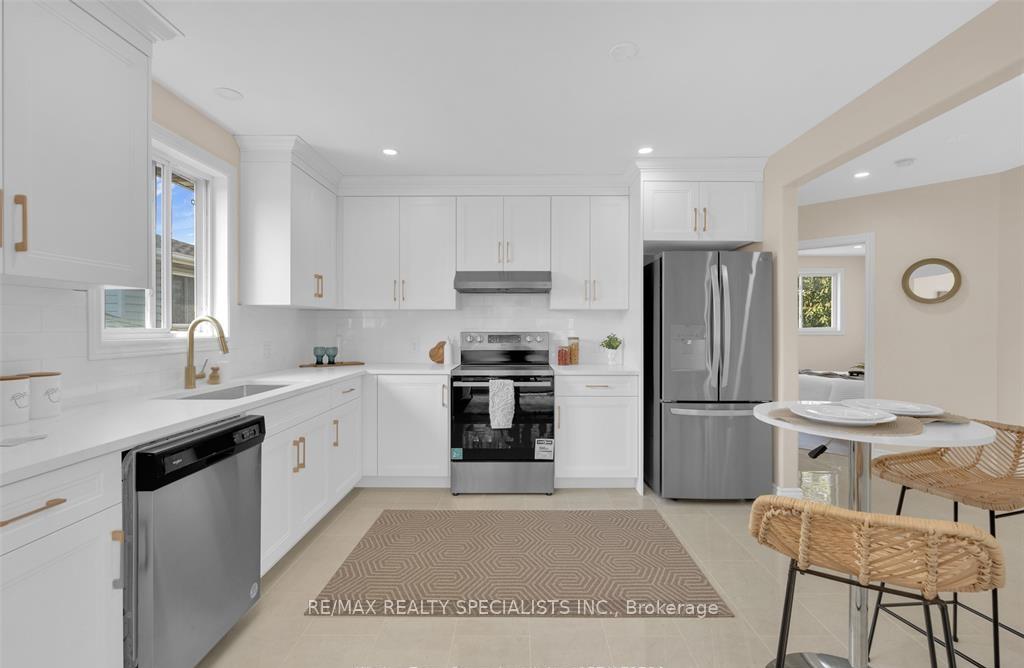 Photo 10 of 3919 Maple Leaf Crescent, Windsor — HOMEH
