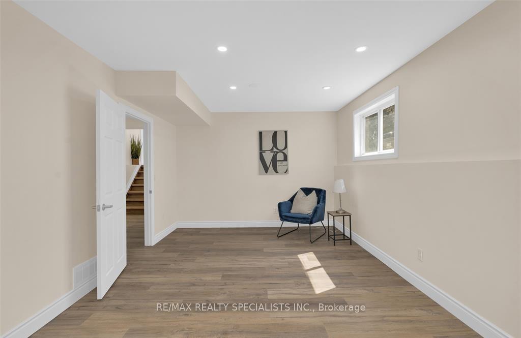Photo 11 of 3919 Maple Leaf Crescent, Windsor — HOMEH