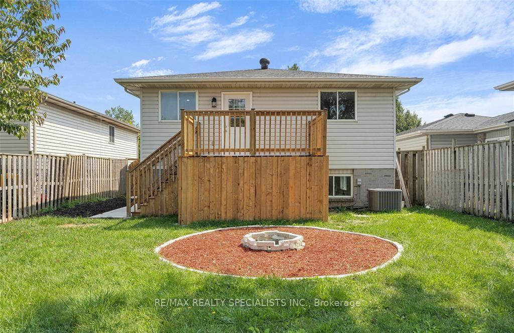 Photo 19 of 3919 Maple Leaf Crescent, Windsor — HOMEH