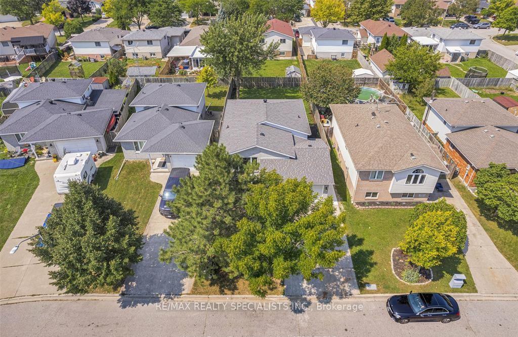 Photo 22 of 3919 Maple Leaf Crescent, Windsor — HOMEH