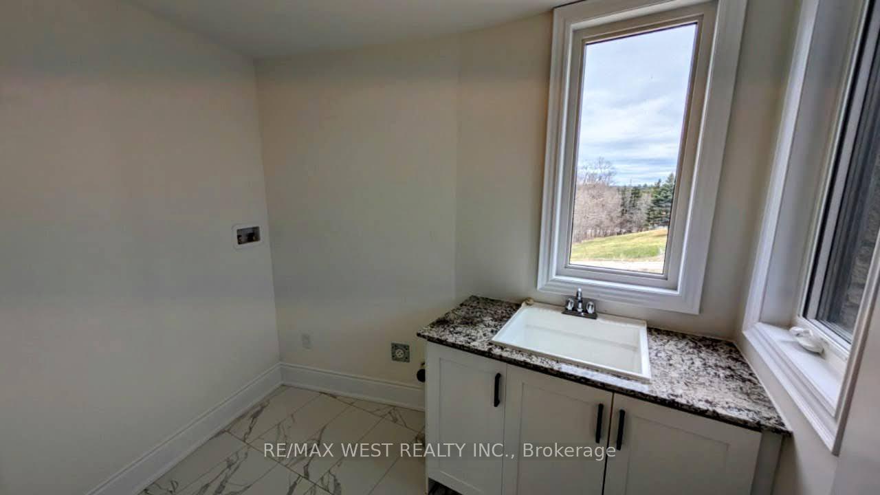 Photo 4 of 12 Wascana Road, Vaughan, Kleinburg — HOMEH