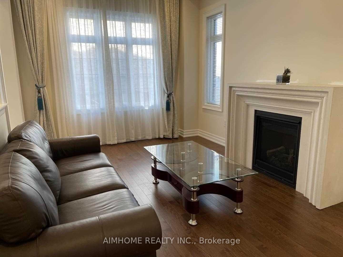 Photo 10 of 29 Hamster Crescent, Aurora, Bayview Northeast — HOMEH