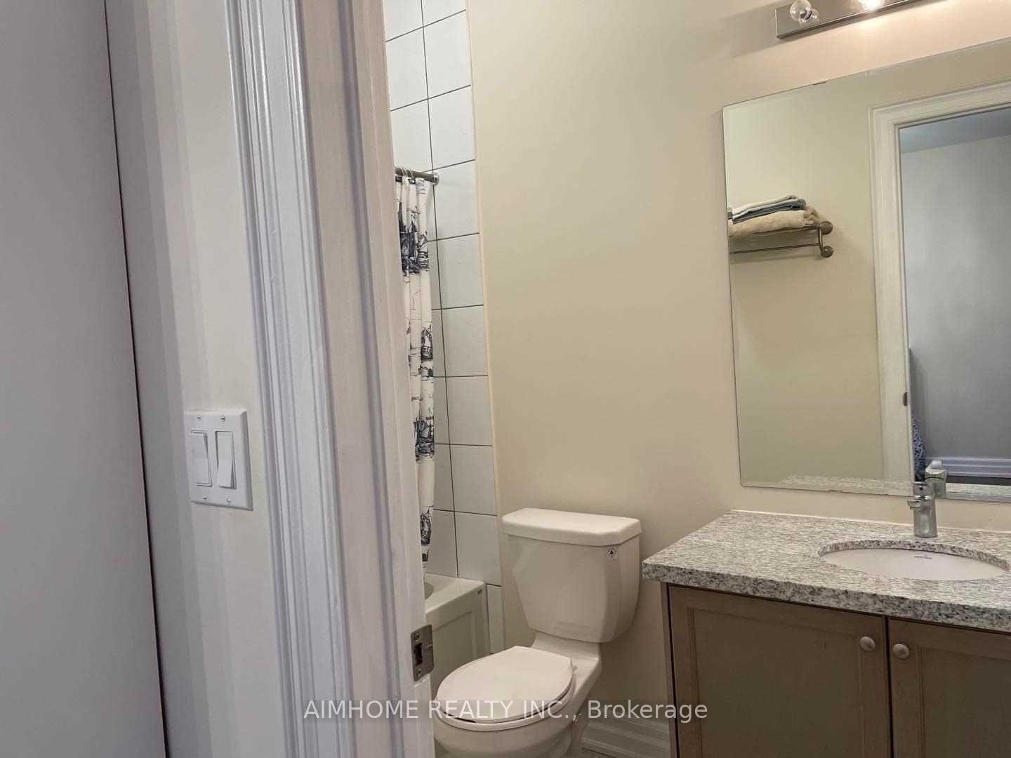 Photo 5 of 29 Hamster Crescent, Aurora, Bayview Northeast — HOMEH