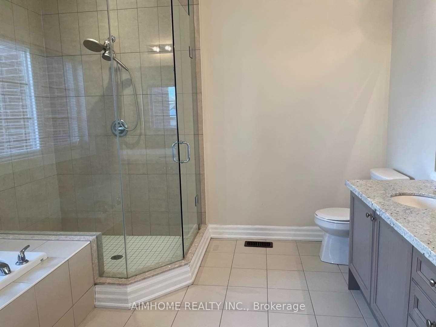 Photo 17 of 29 Hamster Crescent, Aurora, Bayview Northeast — HOMEH