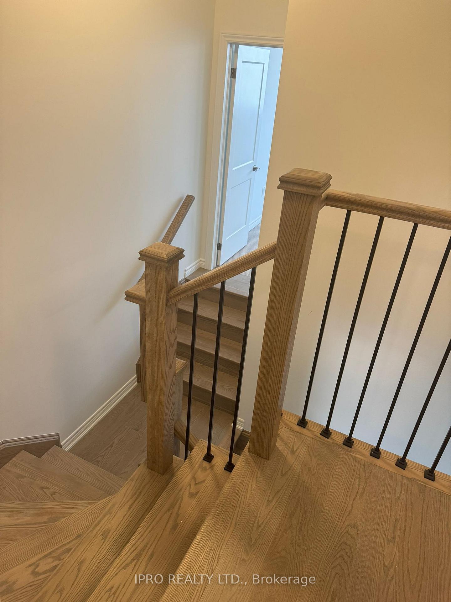 Photo 10 of 73 Picardy Drive, Hamilton, Stoney Creek — HOMEH