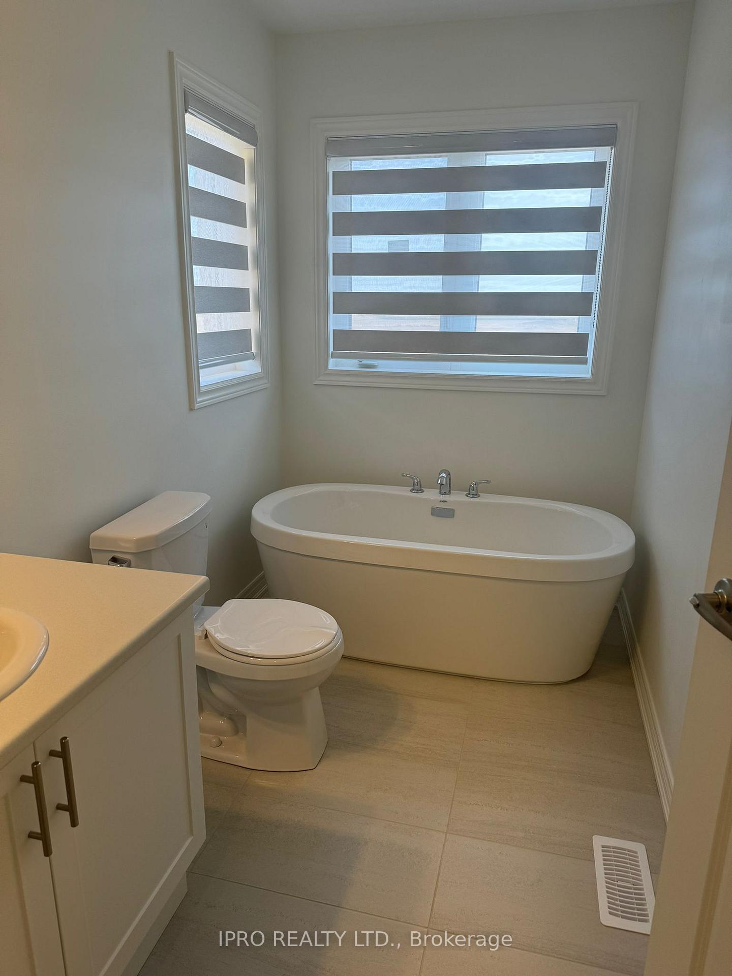 Photo 14 of 73 Picardy Drive, Hamilton, Stoney Creek — HOMEH