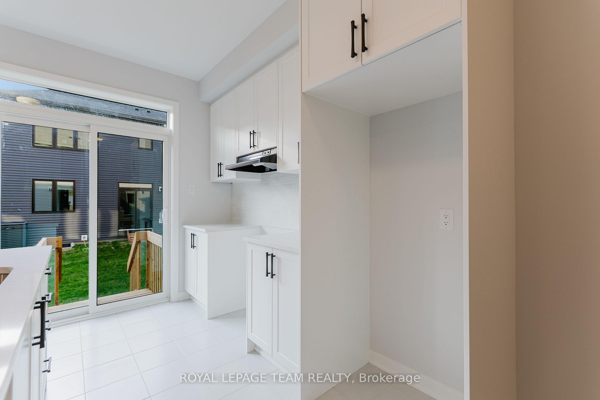 Photo 4 of 507 Brigatine Avenue, Ottawa, Stittsville (North) — HOMEH