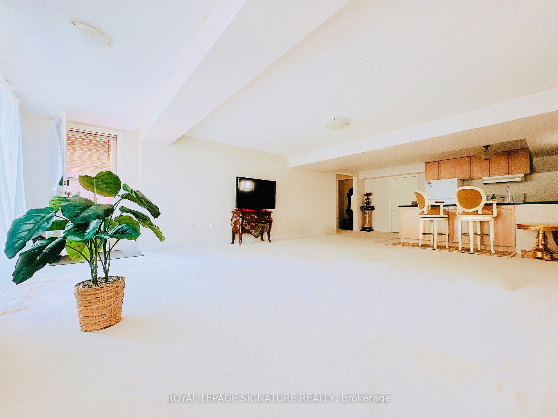 Photo 5 of 54 Monkman Court, Aurora, Aurora Estates — HOMEH
