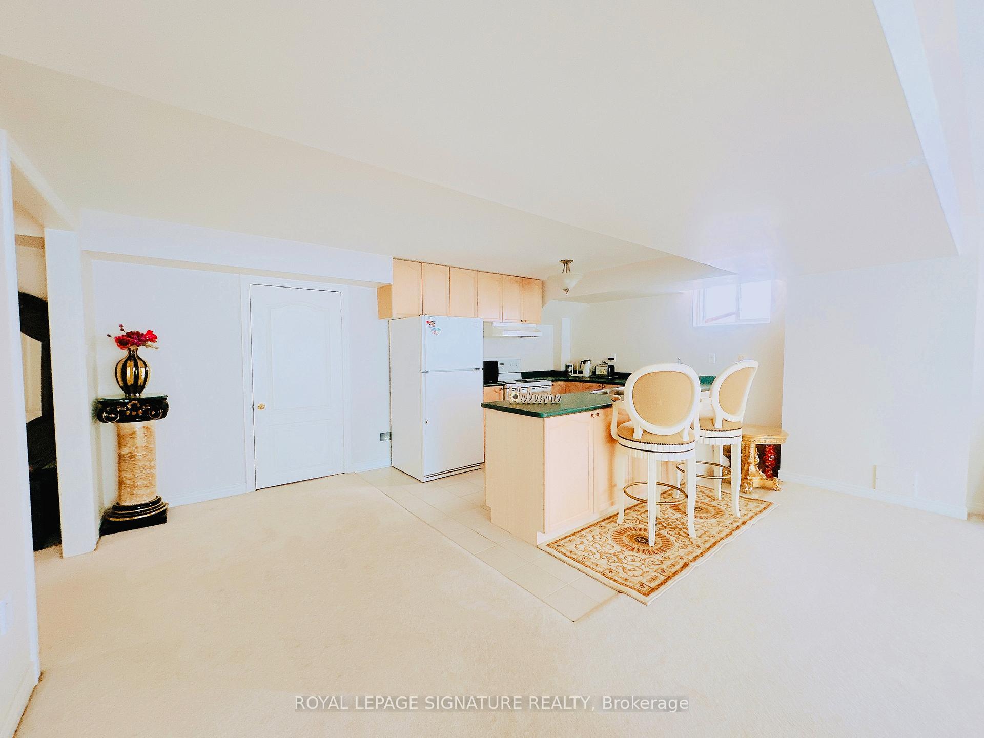 Photo 4 of 54 Monkman Court, Aurora, Aurora Estates — HOMEH