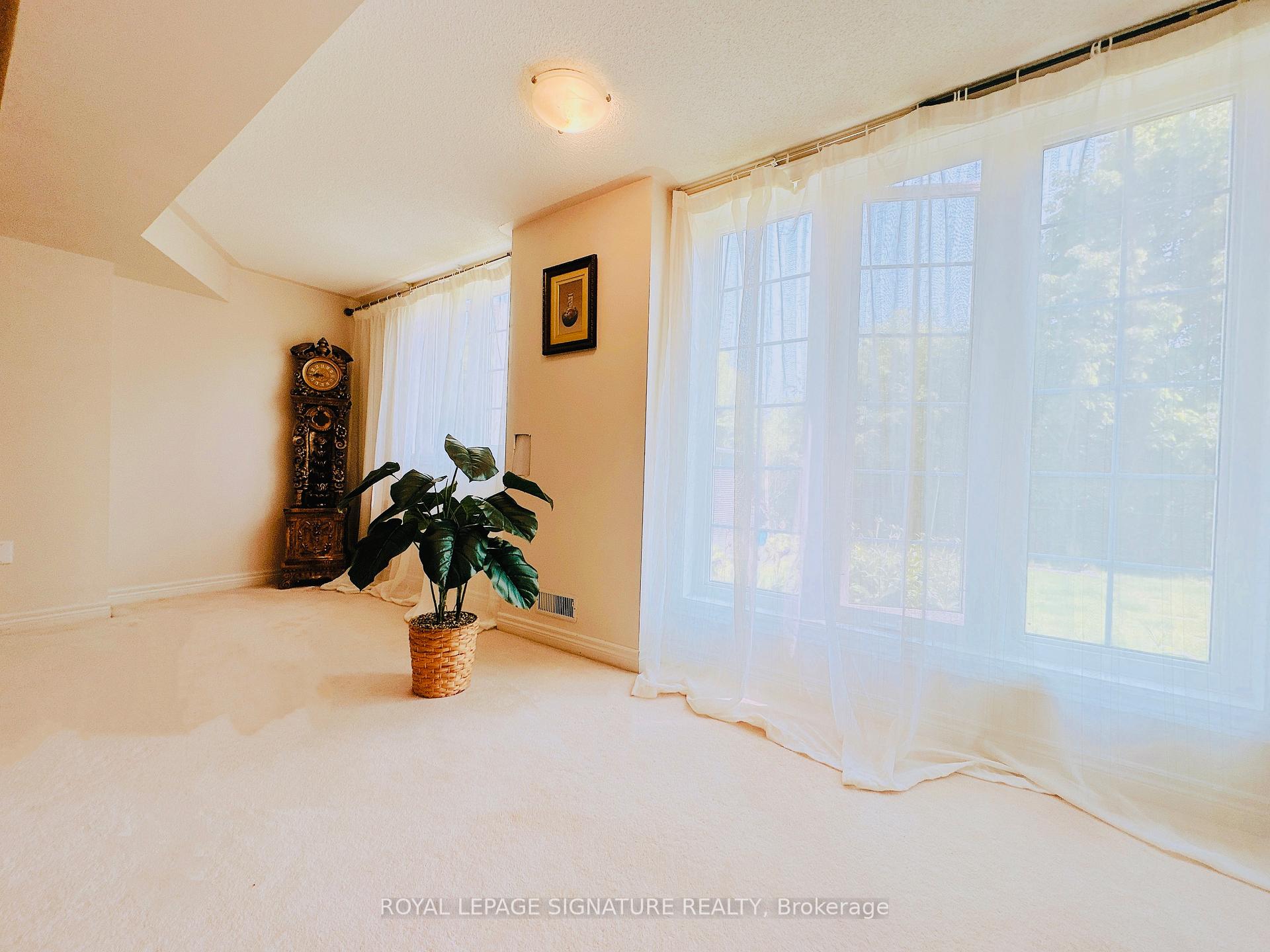Photo 7 of 54 Monkman Court, Aurora, Aurora Estates — HOMEH