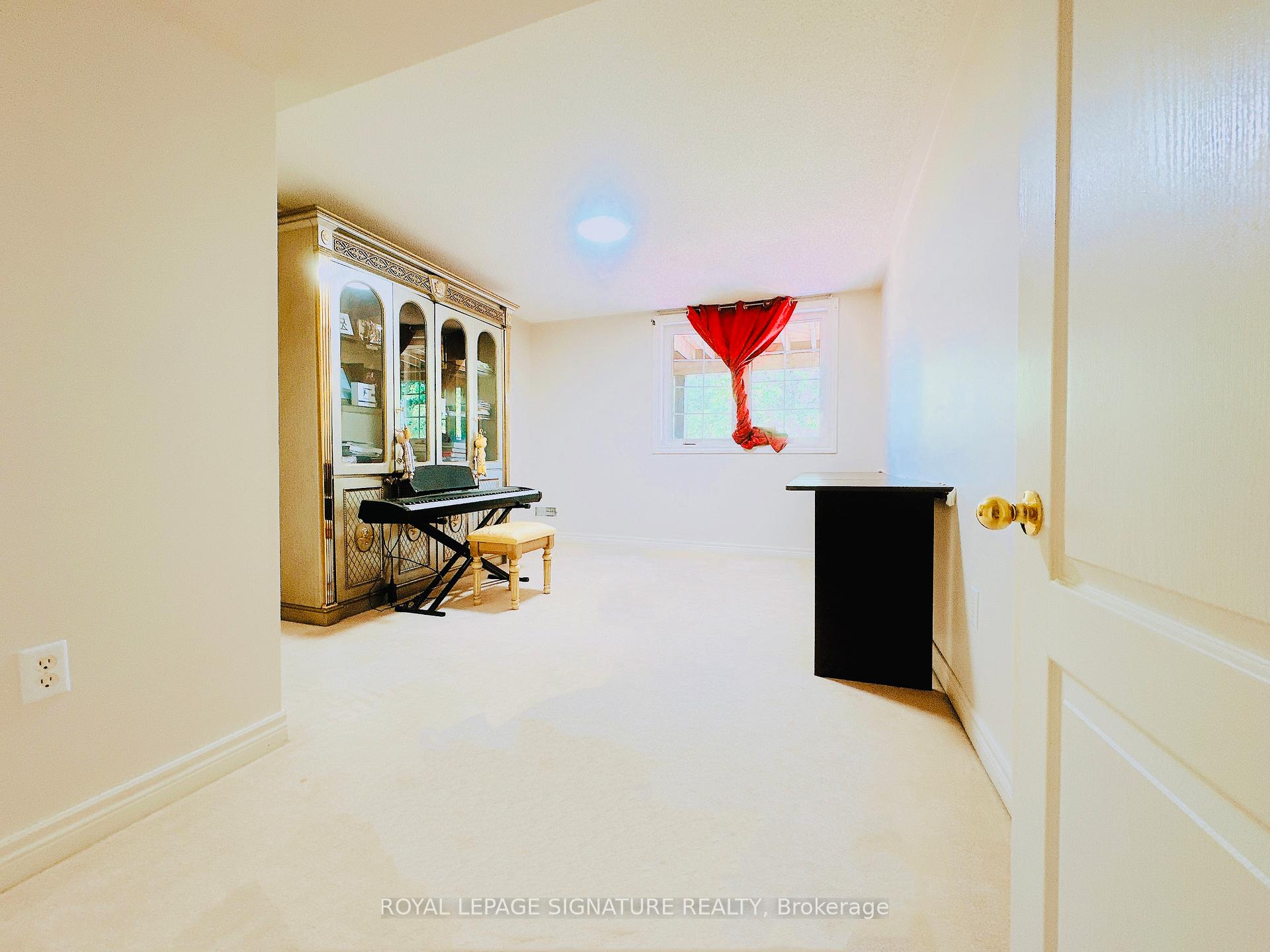 Photo 10 of 54 Monkman Court, Aurora, Aurora Estates — HOMEH