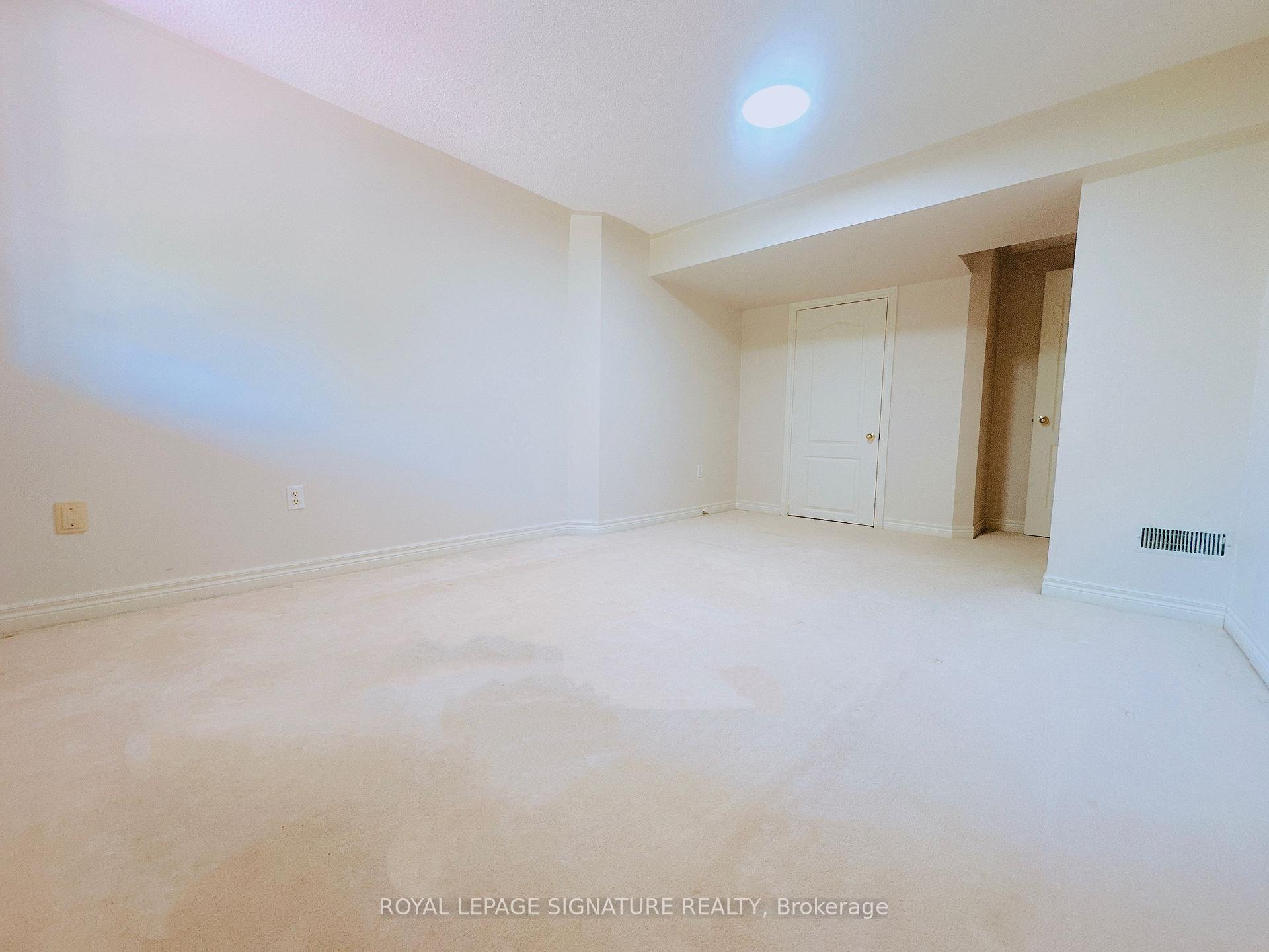 Photo 2 of 54 Monkman Court, Aurora, Aurora Estates — HOMEH
