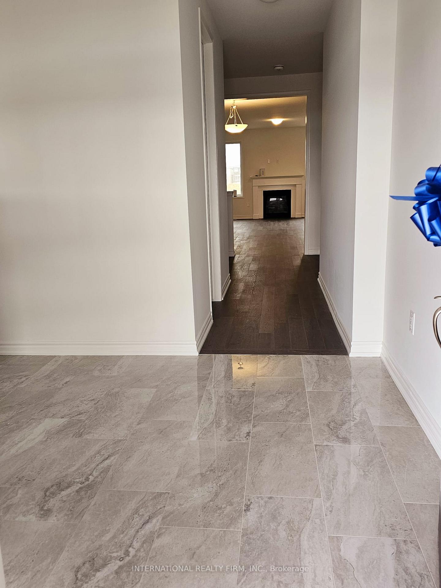 Photo 5 of 24 Mcbride Trail, Barrie, 400 East — HOMEH