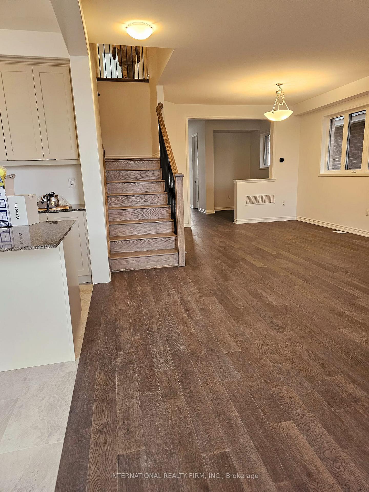 Photo 6 of 24 Mcbride Trail, Barrie, 400 East — HOMEH