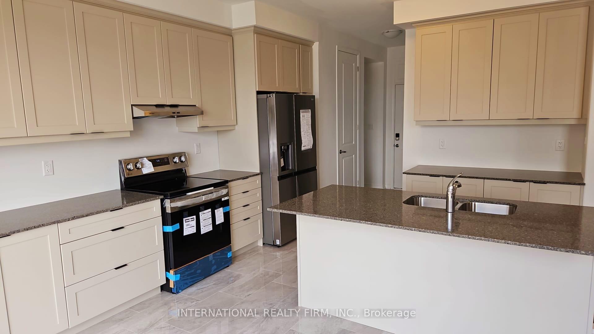 Photo 4 of 24 Mcbride Trail, Barrie, 400 East — HOMEH