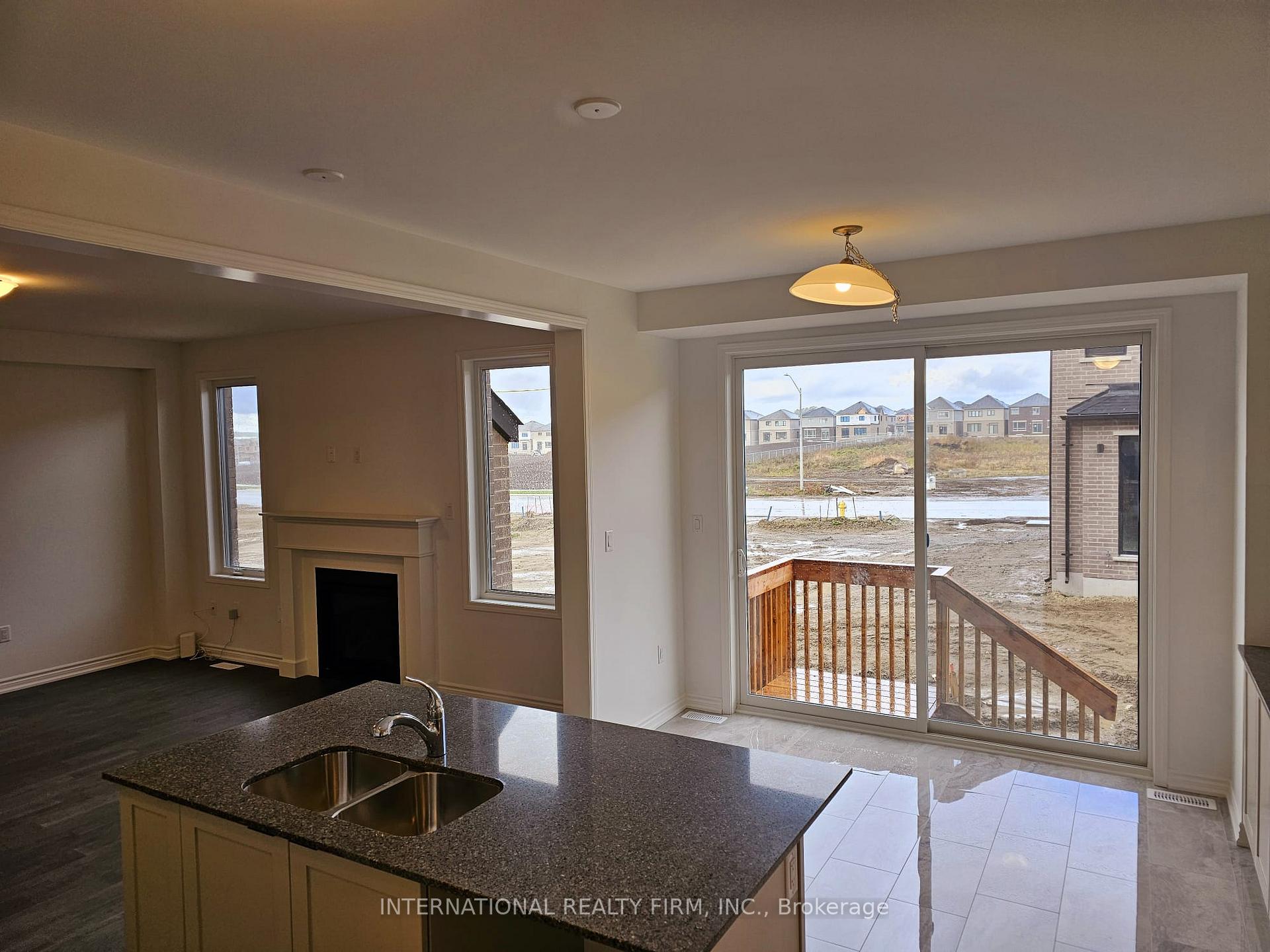Photo 10 of 24 Mcbride Trail, Barrie, 400 East — HOMEH