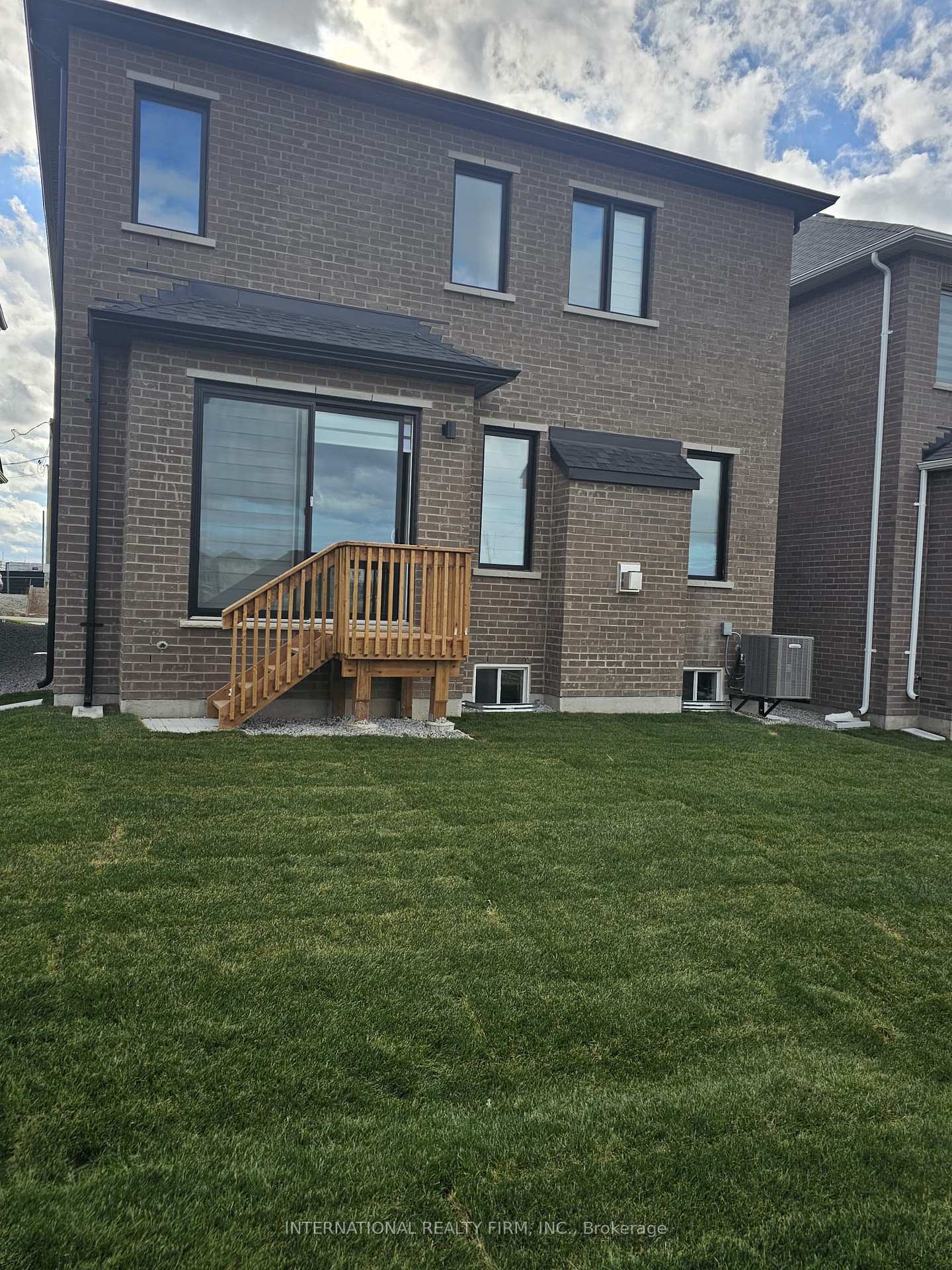 Photo 18 of 24 Mcbride Trail, Barrie, 400 East — HOMEH