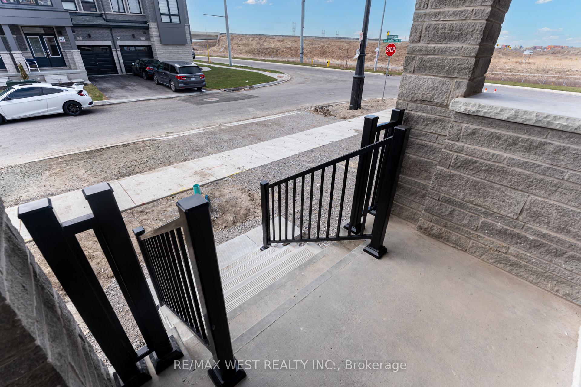 Photo 12 of 8 Singhampton Road, Vaughan, Kleinburg — HOMEH