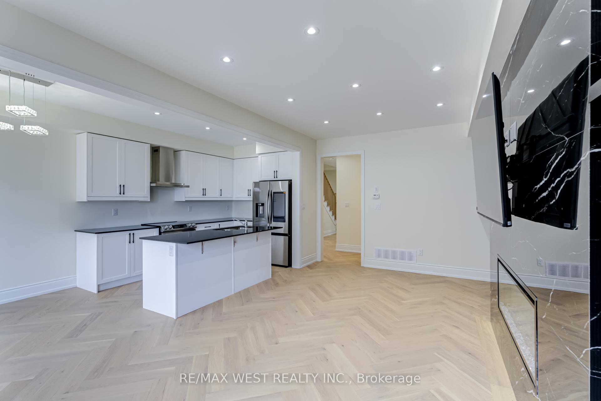Photo 11 of 8 Singhampton Road, Vaughan, Kleinburg — HOMEH