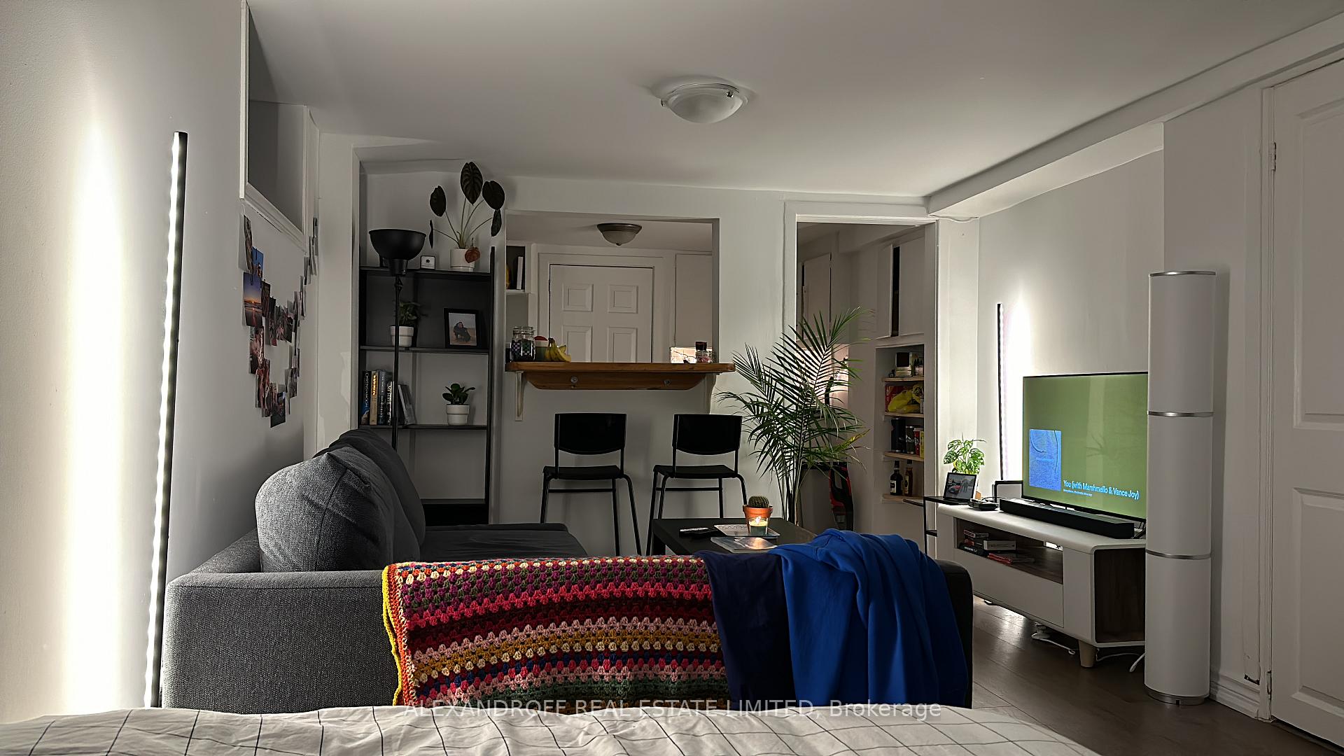 Front of Unit Studio, 61 Cambridge Avenue