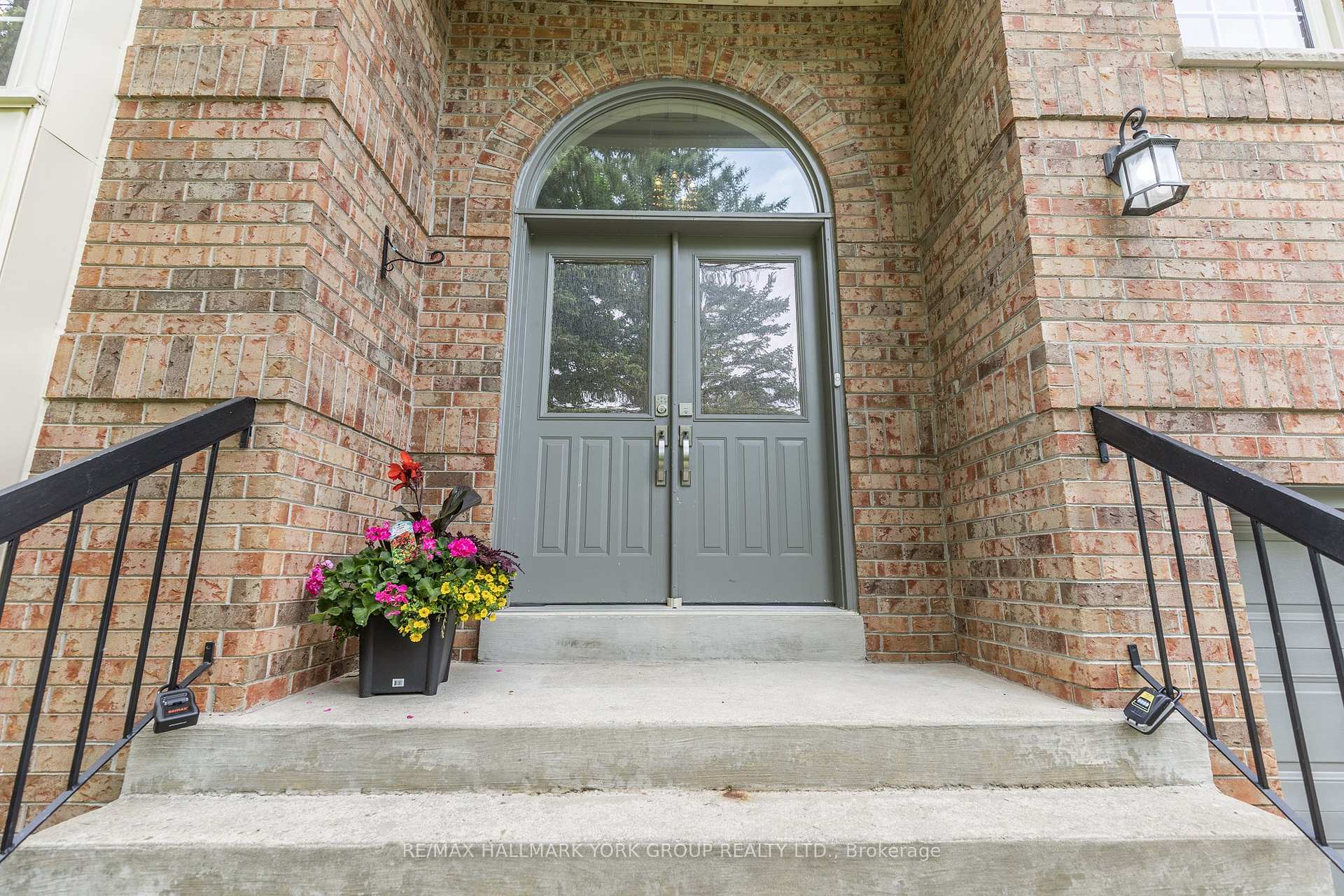 Photo 2 of 3 Pinehurst Court, Aurora, Aurora Village — HOMEH