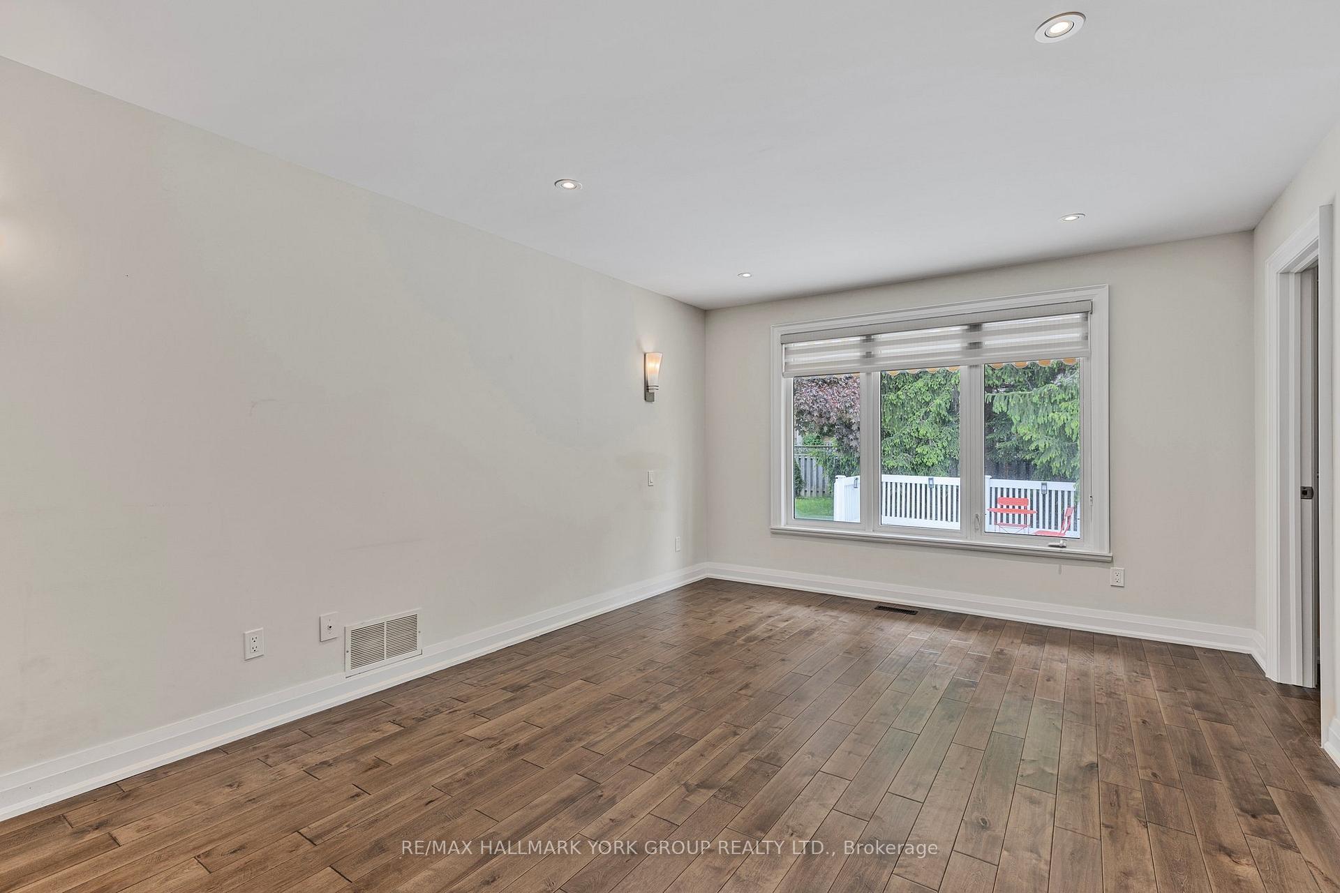 Photo 6 of 3 Pinehurst Court, Aurora, Aurora Village — HOMEH