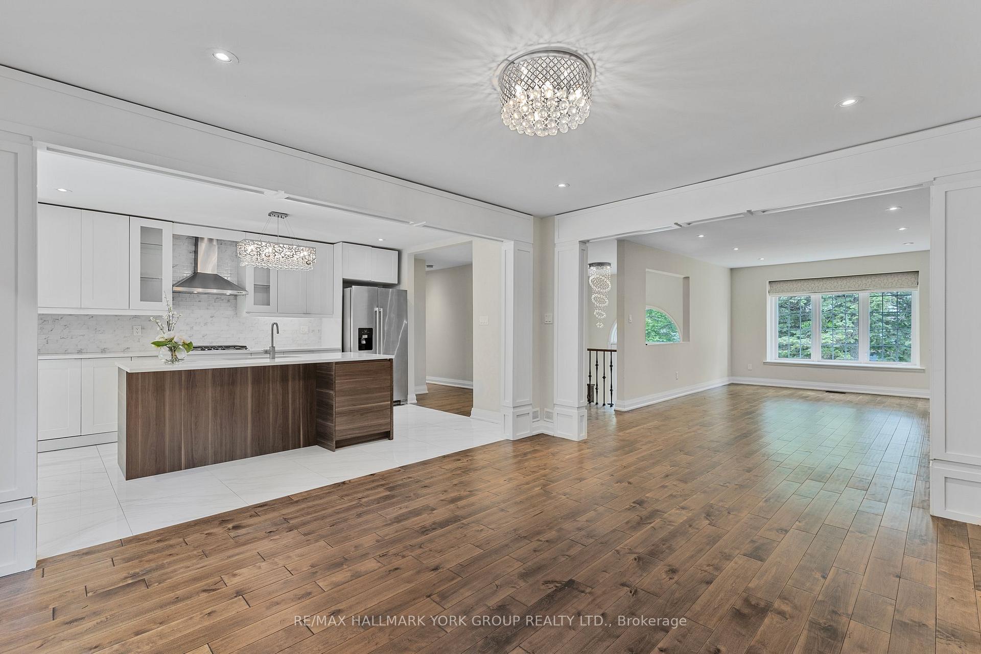 Photo 7 of 3 Pinehurst Court, Aurora, Aurora Village — HOMEH
