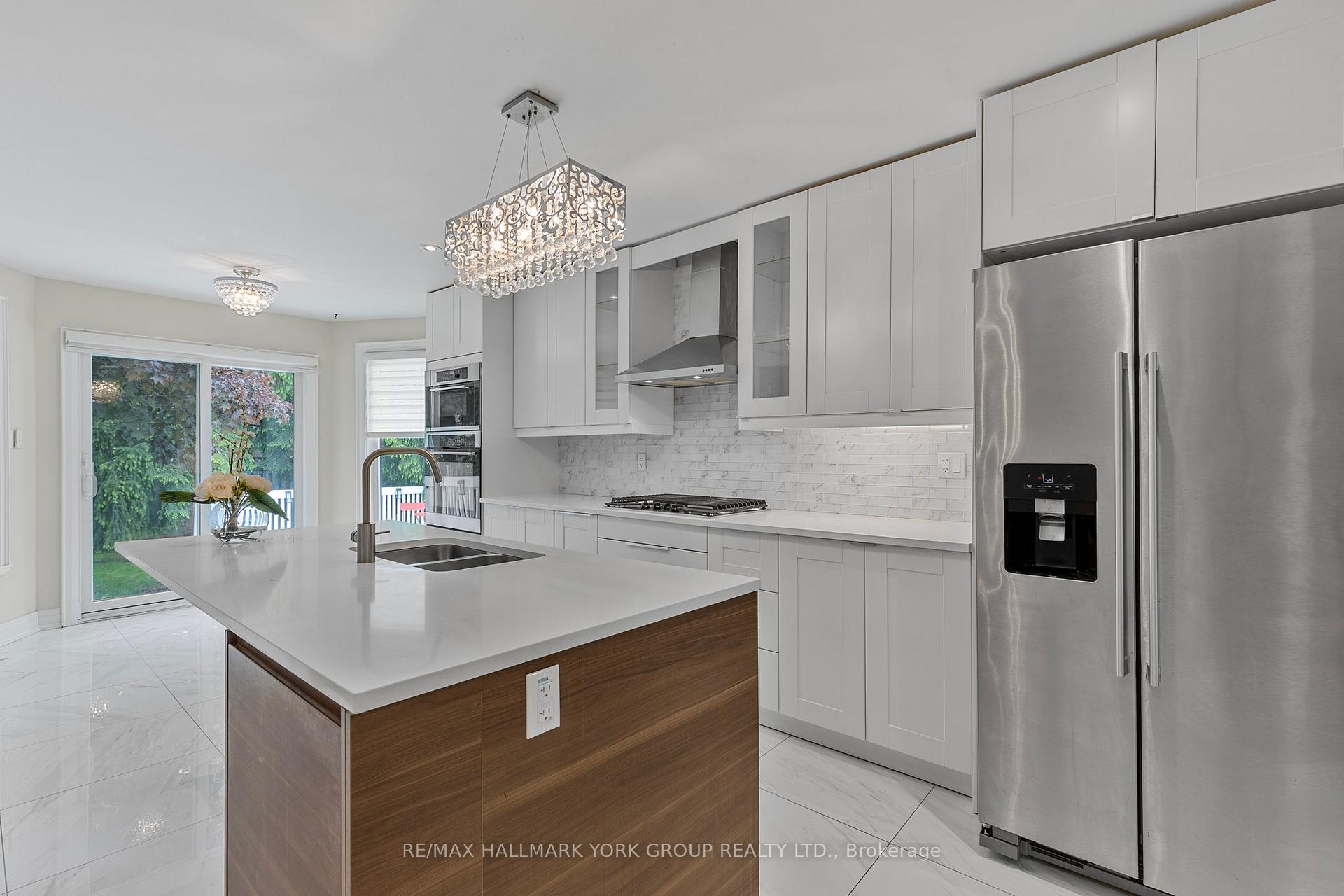 Photo 8 of 3 Pinehurst Court, Aurora, Aurora Village — HOMEH