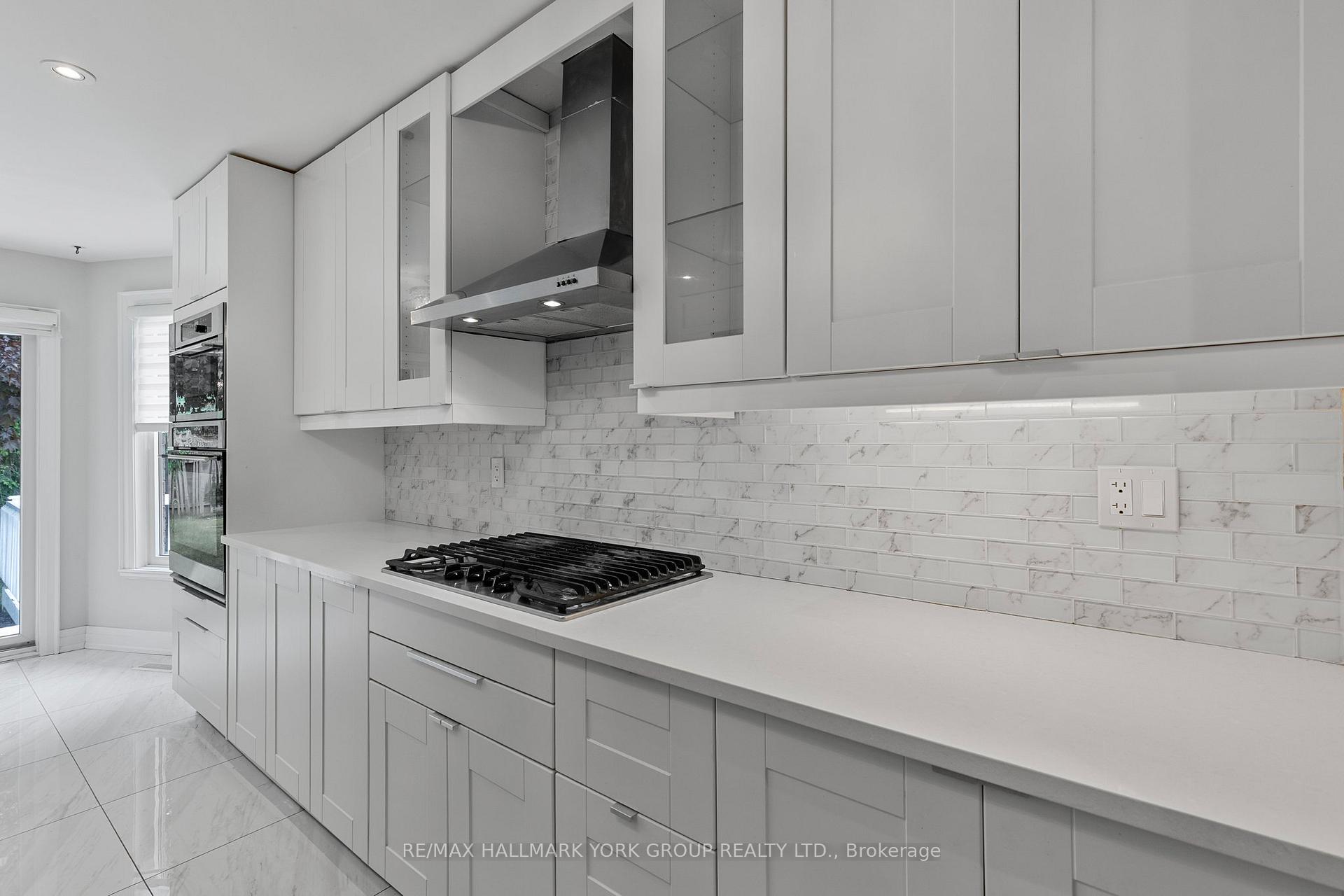 Photo 10 of 3 Pinehurst Court, Aurora, Aurora Village — HOMEH