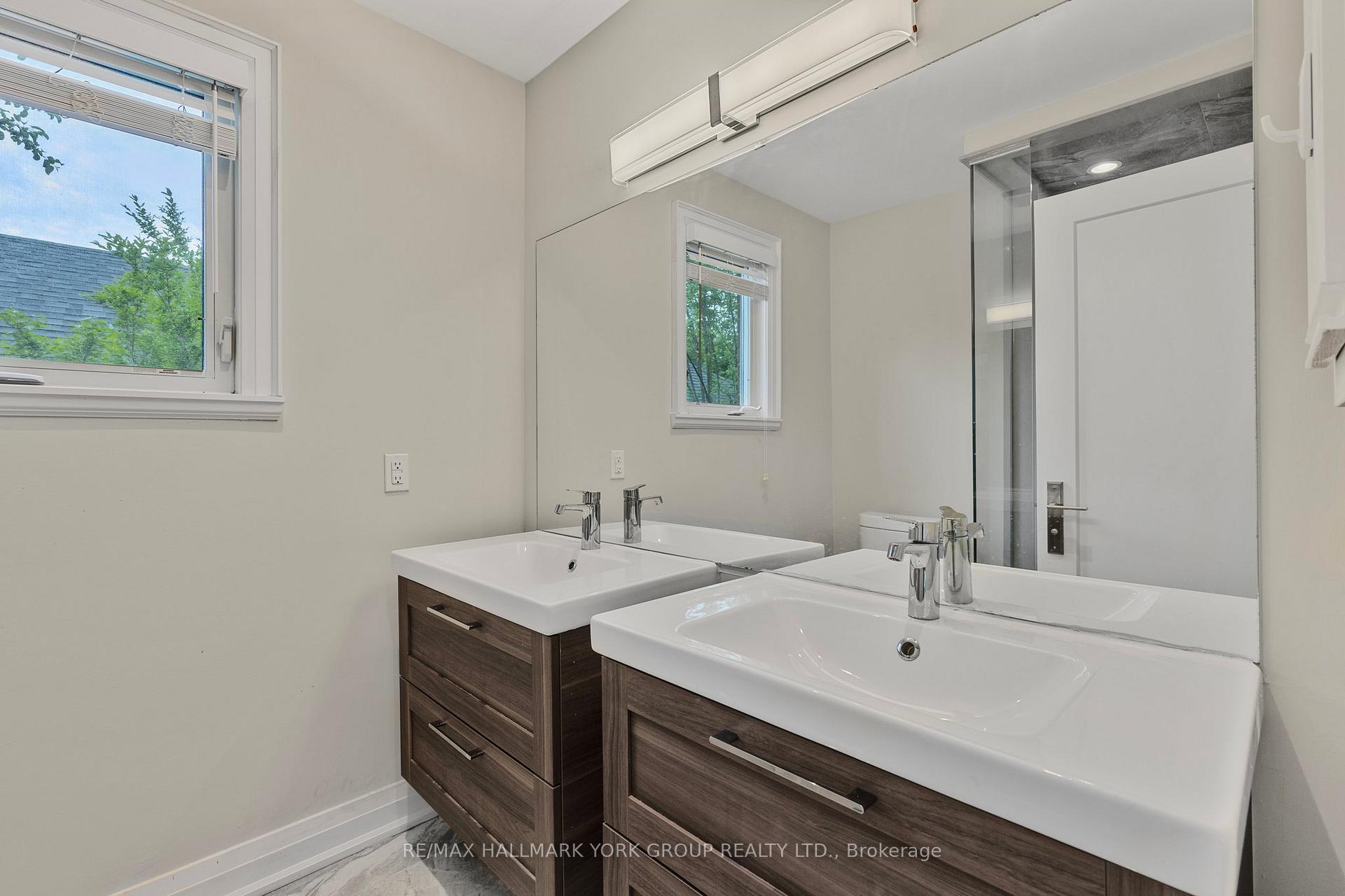 Photo 12 of 3 Pinehurst Court, Aurora, Aurora Village — HOMEH