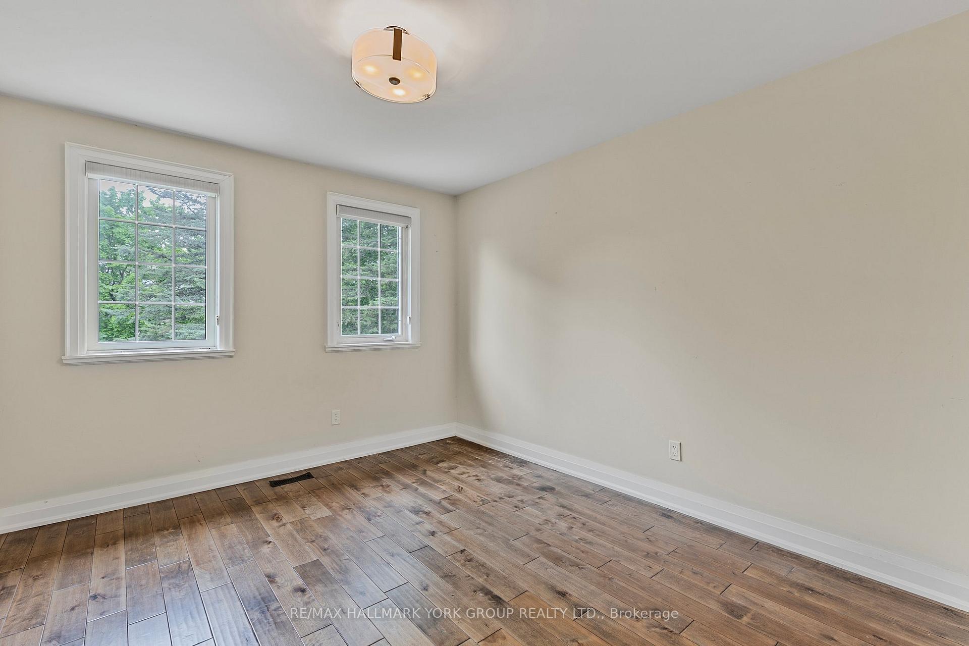 Photo 16 of 3 Pinehurst Court, Aurora, Aurora Village — HOMEH