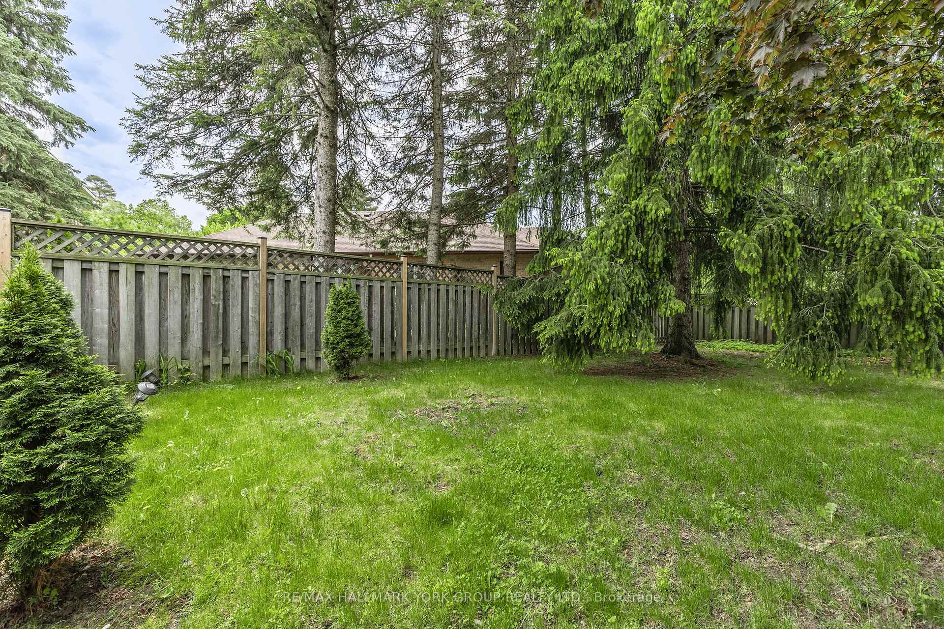 Photo 24 of 3 Pinehurst Court, Aurora, Aurora Village — HOMEH