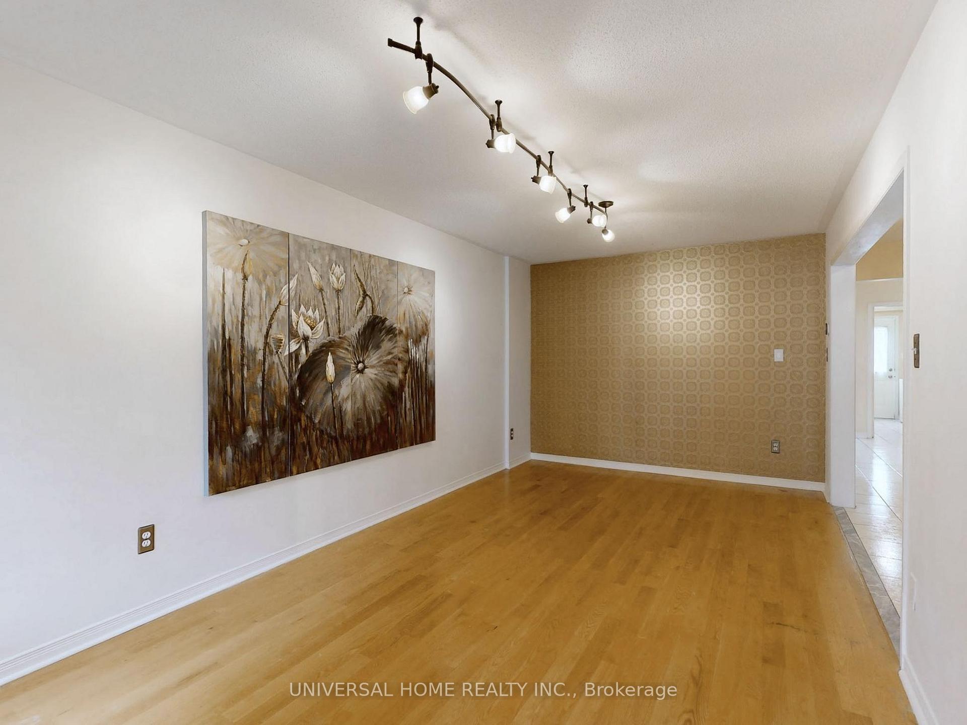 Photo 7 of 49 Cariglia Trail, Markham, Village Green-South Unionville — HOMEH