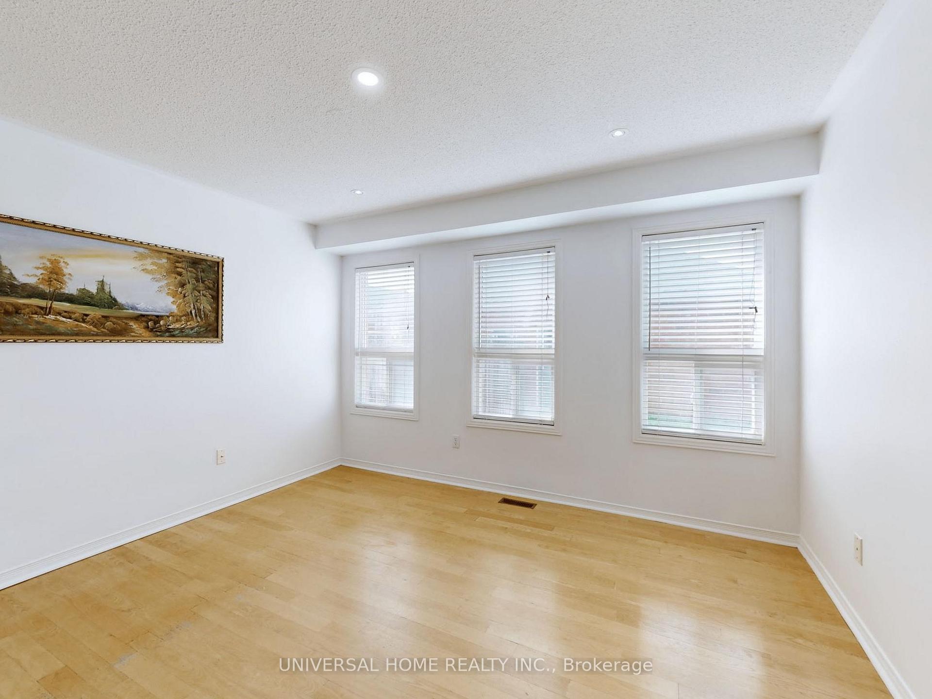 Photo 3 of 49 Cariglia Trail, Markham, Village Green-South Unionville — HOMEH