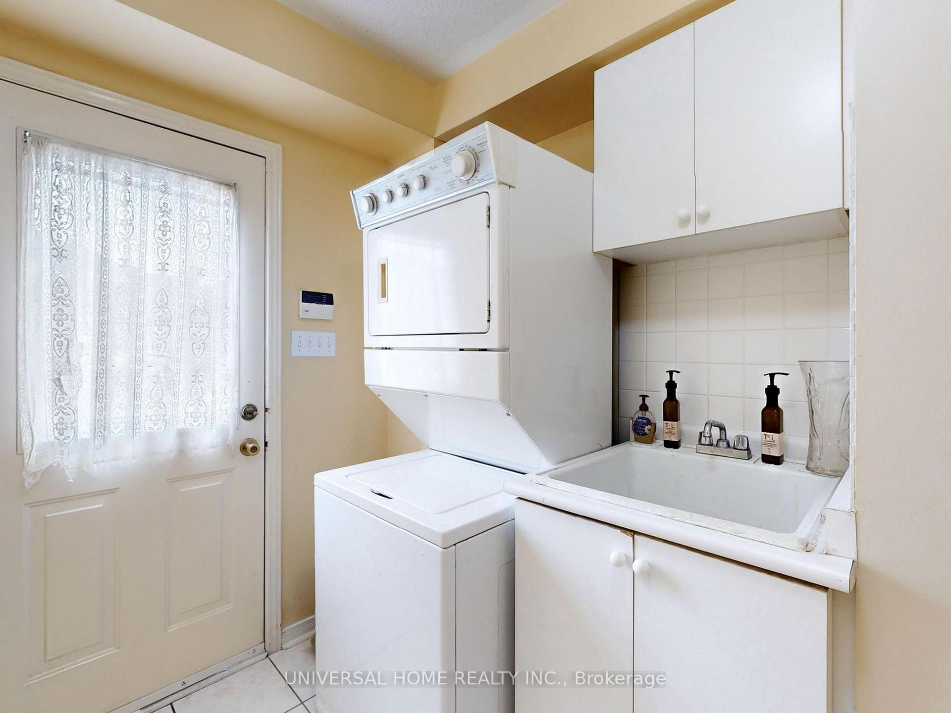 Photo 4 of 49 Cariglia Trail, Markham, Village Green-South Unionville — HOMEH