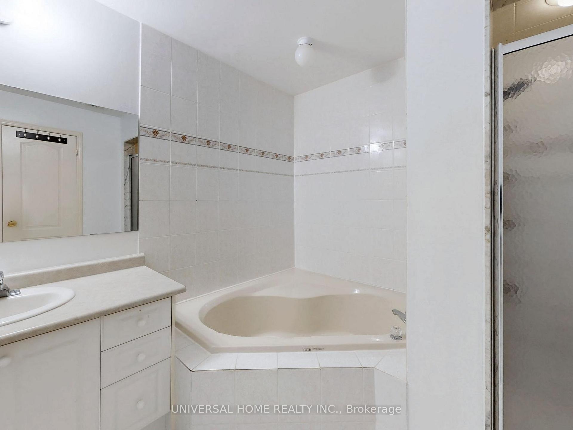 Photo 11 of 49 Cariglia Trail, Markham, Village Green-South Unionville — HOMEH