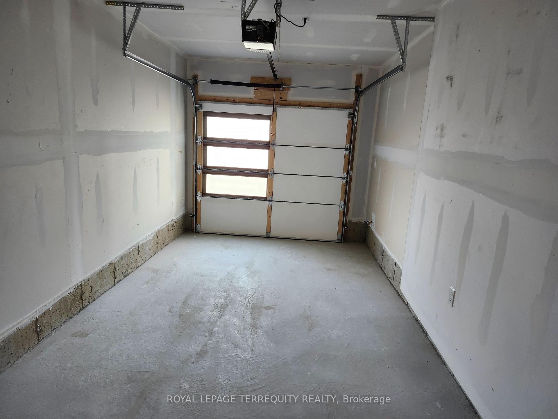Photo 3 of 1117 Marathon Avenue, Pickering, Rural Pickering — HOMEH