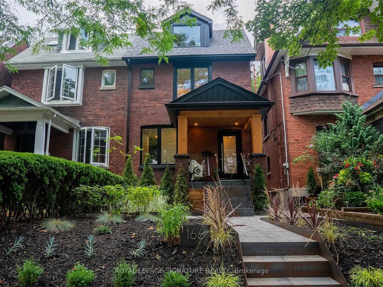 Front of Unit Lower, 166 Oakmount Road