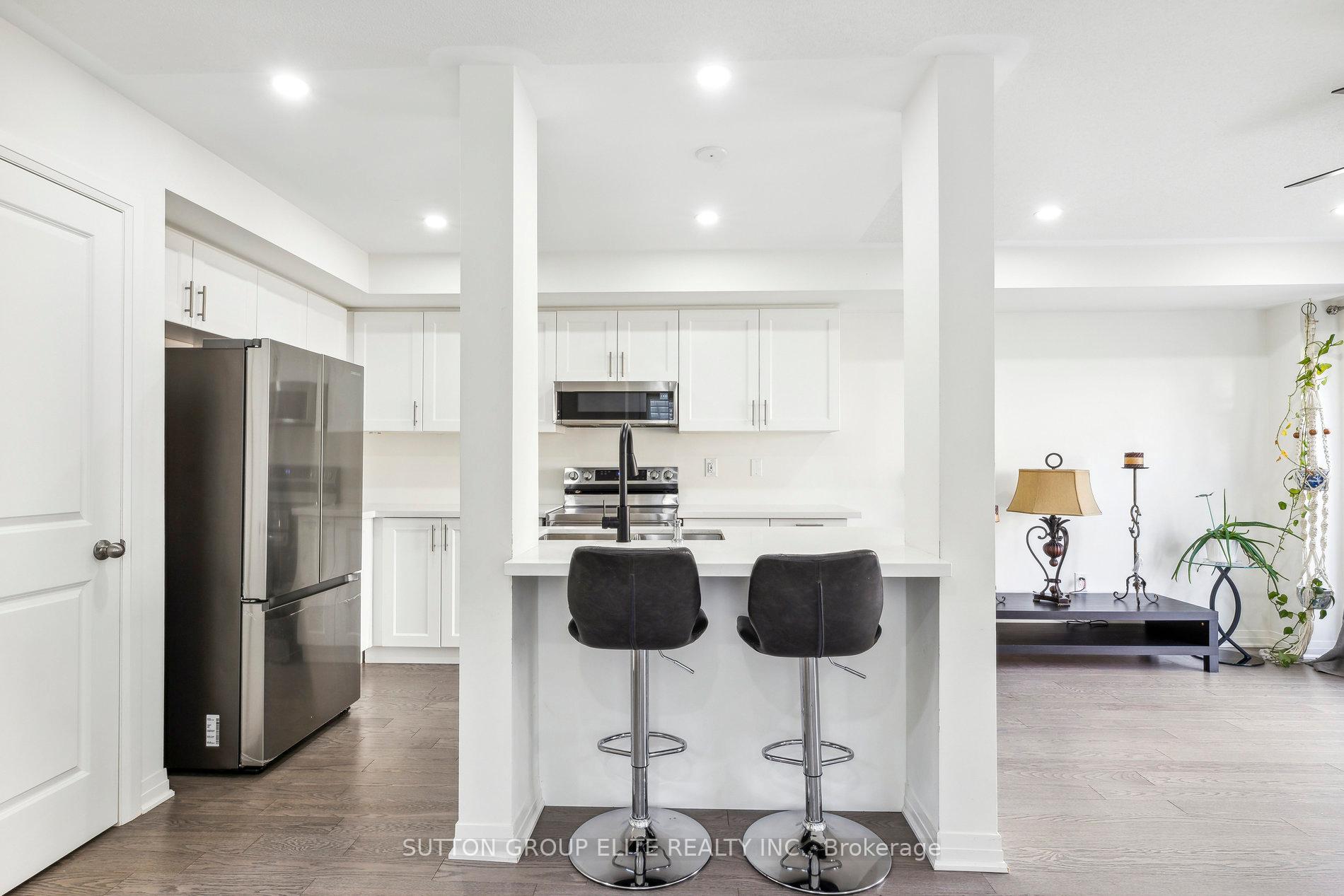 Photo 4 of Unit 65, 31 Caspian Square, Clarington, Bowmanville — HOMEH