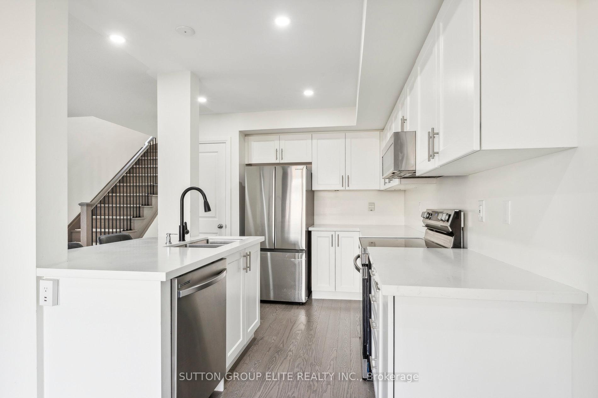 Photo 9 of Unit 65, 31 Caspian Square, Clarington, Bowmanville — HOMEH