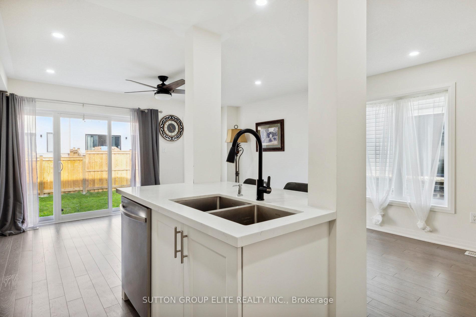 Photo 7 of Unit 65, 31 Caspian Square, Clarington, Bowmanville — HOMEH