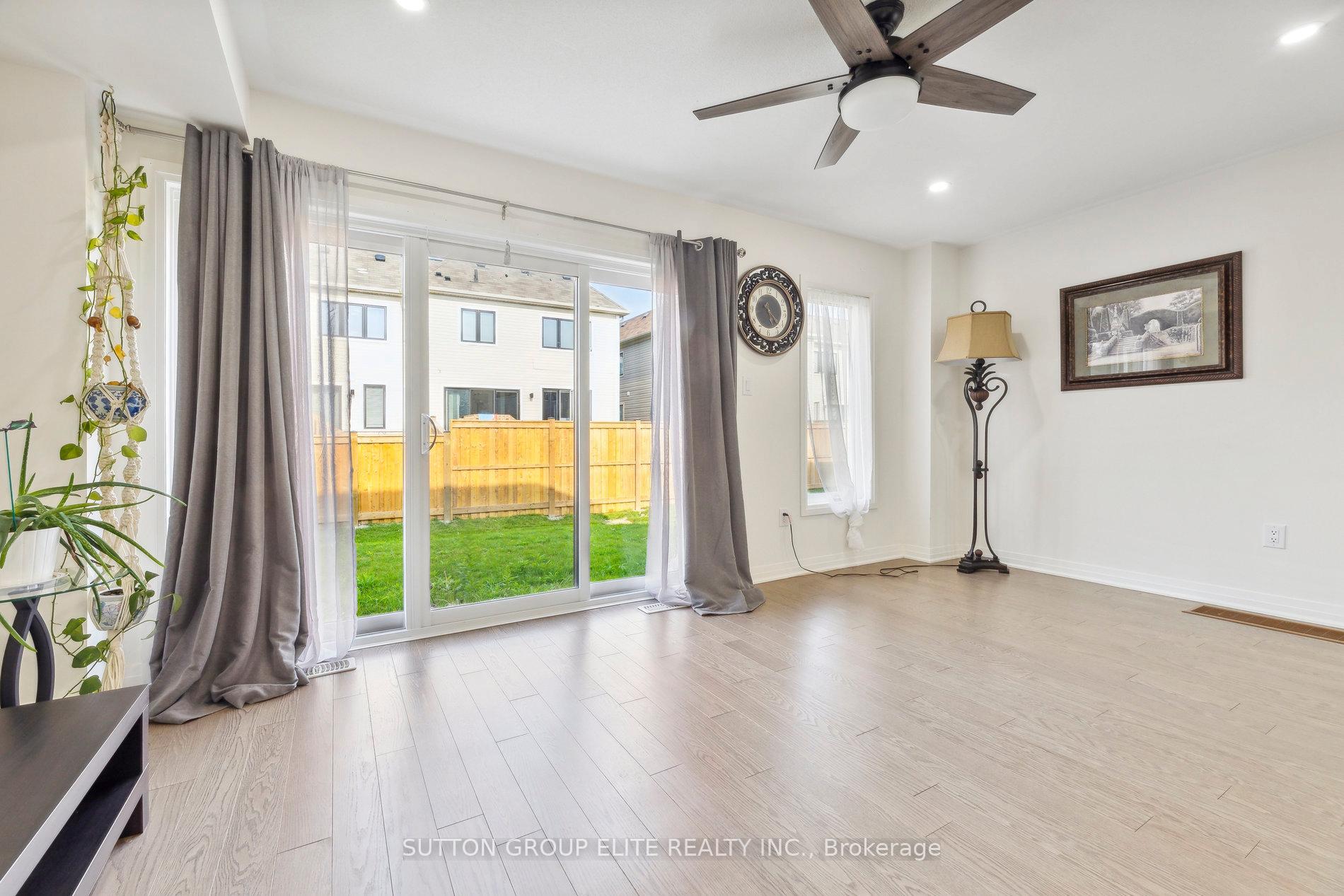 Photo 6 of Unit 65, 31 Caspian Square, Clarington, Bowmanville — HOMEH