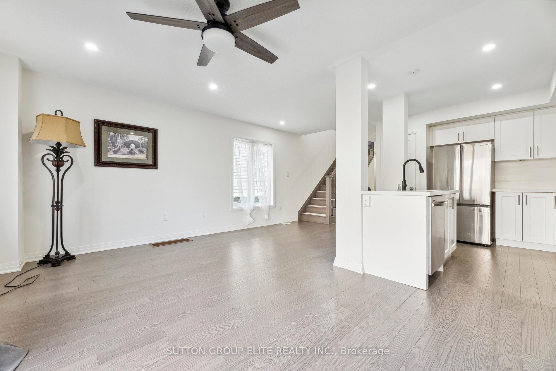 Photo 8 of Unit 65, 31 Caspian Square, Clarington, Bowmanville — HOMEH