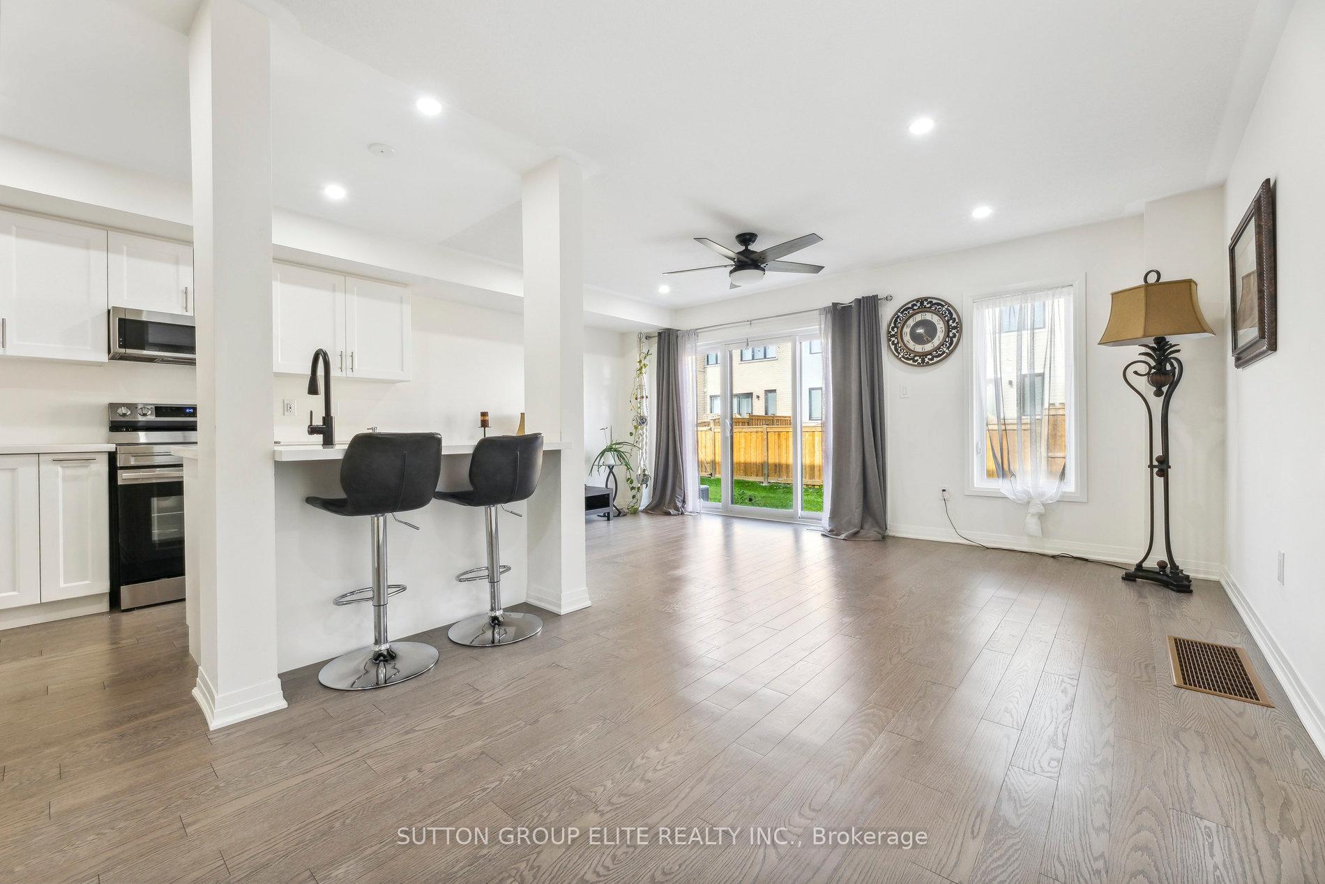 Photo 13 of Unit 65, 31 Caspian Square, Clarington, Bowmanville — HOMEH