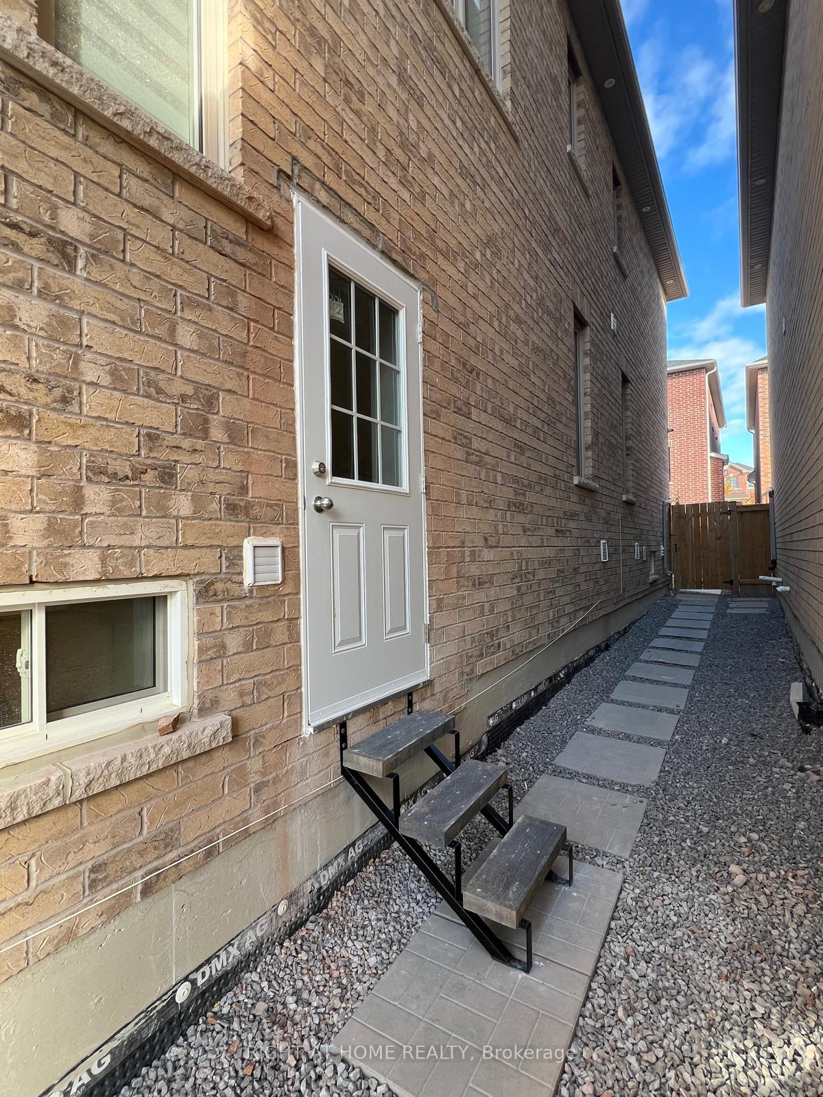 Photo 3 of 1156 Caliper Lane N, Pickering, Rural Pickering — HOMEH