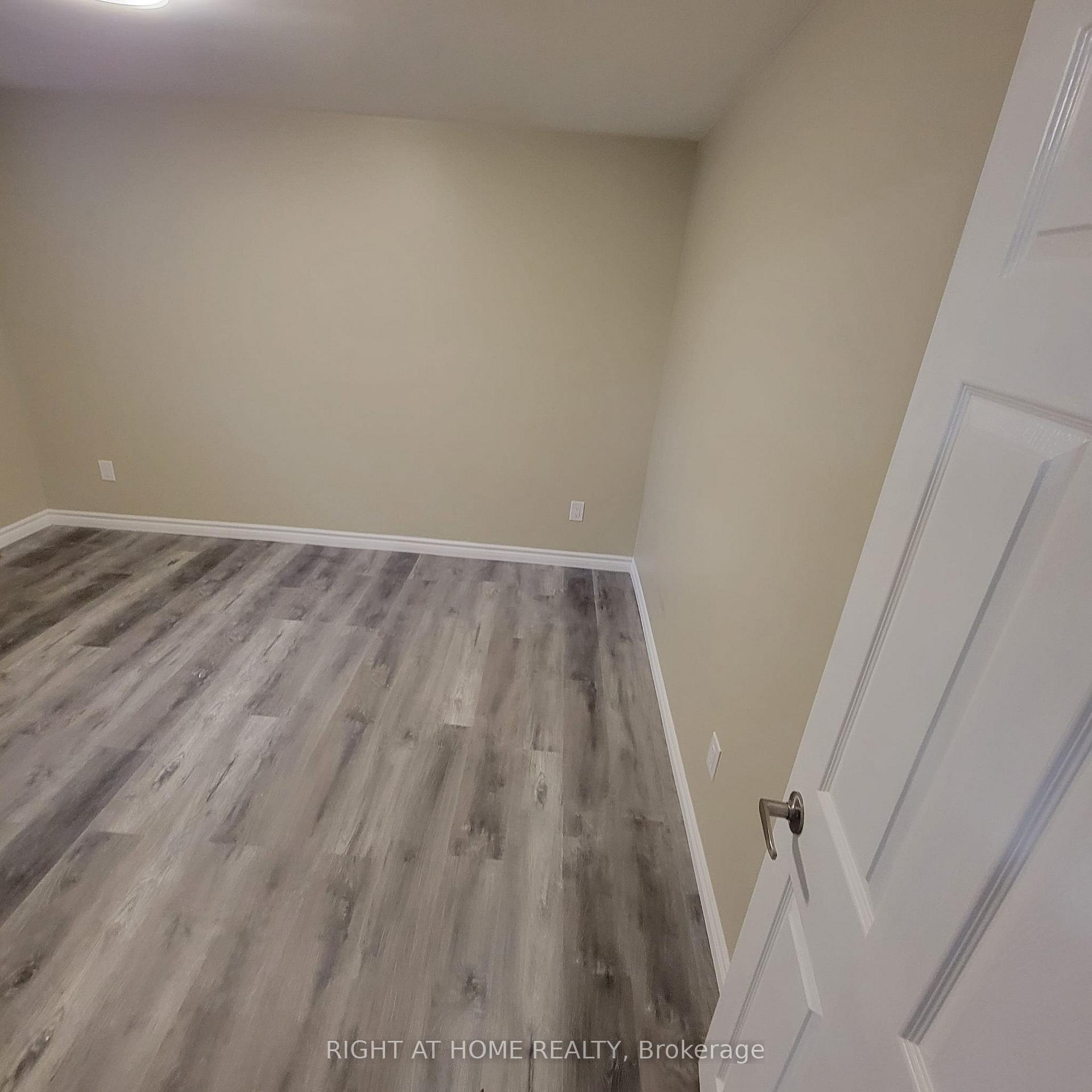 Photo 4 of Unit 1519 a, 1519 Eagleview Drive, Pickering, Liverpool — HOMEH