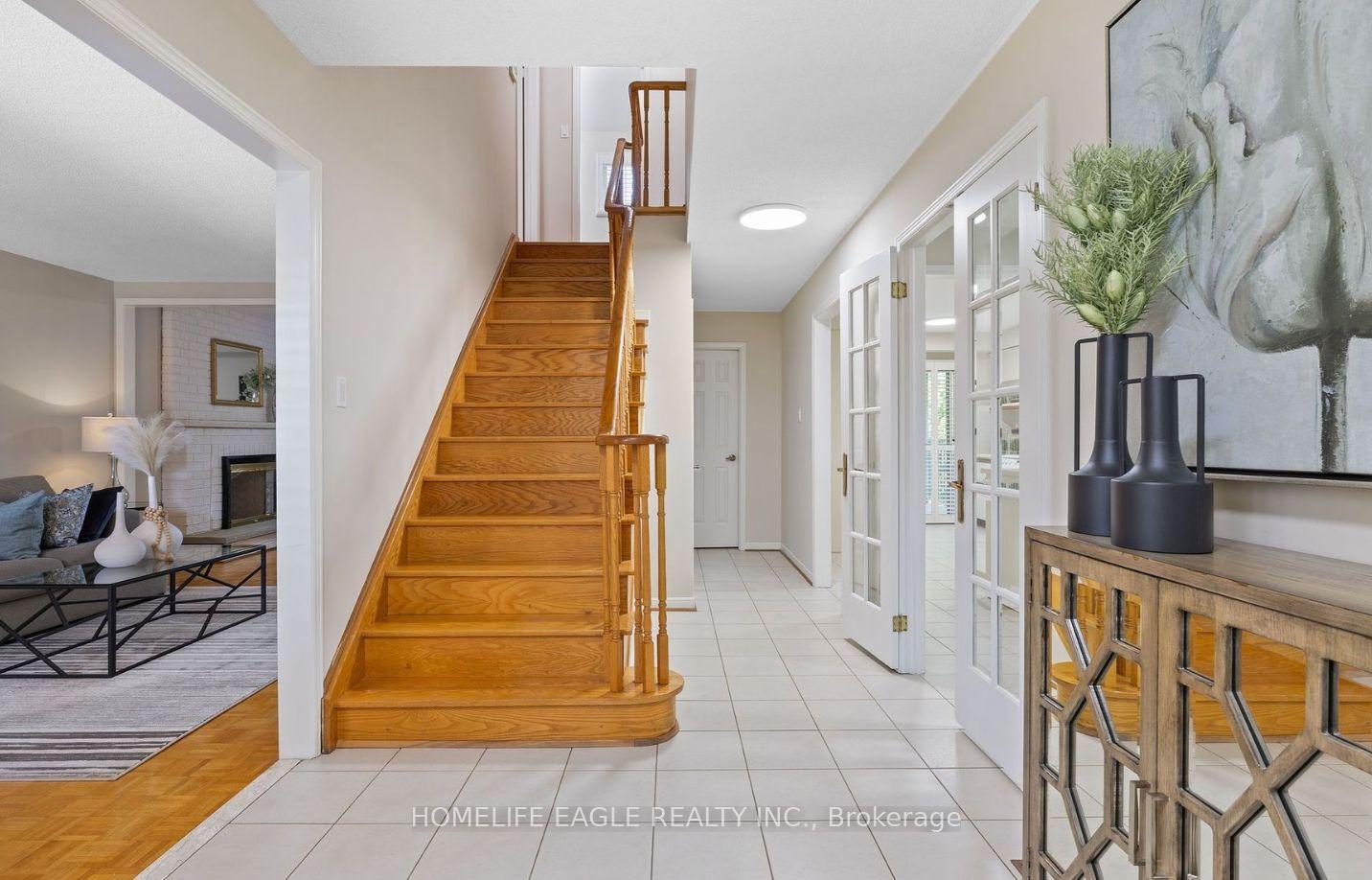 Photo 4 of 263 Clover Leaf Street, Vaughan, East Woodbridge — HOMEH