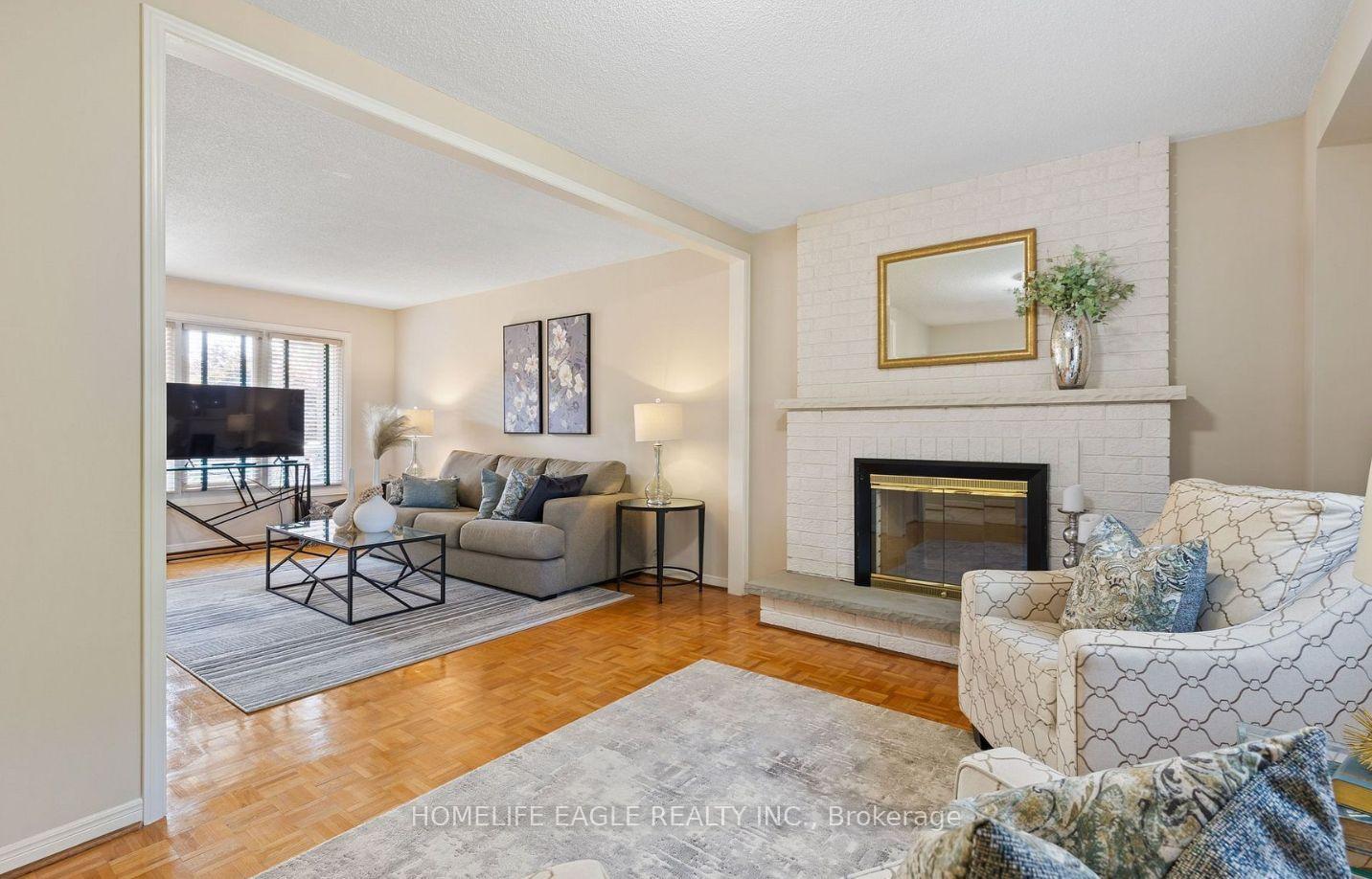 Photo 3 of 263 Clover Leaf Street, Vaughan, East Woodbridge — HOMEH